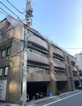 エストレーヤ広尾ビルの外観