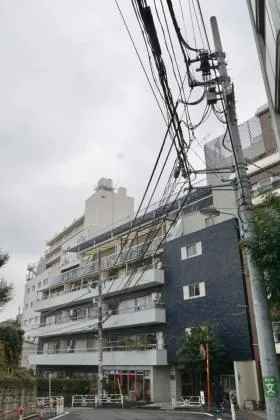 パインクレストビルの外観