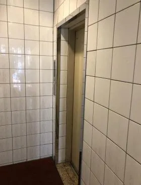 福八ビルの外観