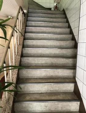 福八ビルの外観