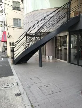 広尾ビルの外観