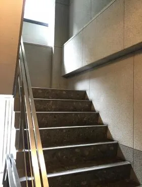 岡山ビルの外観