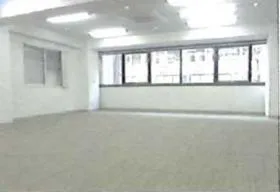 岡山ビルの外観
