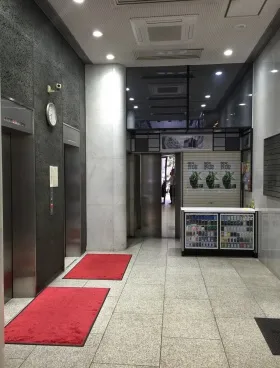 新宿ロイヤルビルの外観
