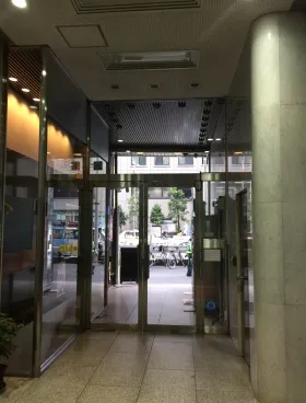 新宿ロイヤルビルの外観