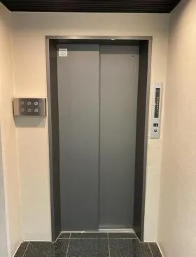 初鹿野ビルの外観