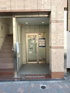 西原ビルの外観