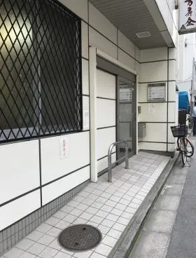 万寿金ビルの外観