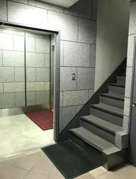万寿金ビルの外観