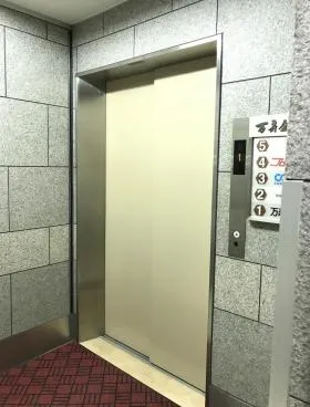 万寿金ビルの外観