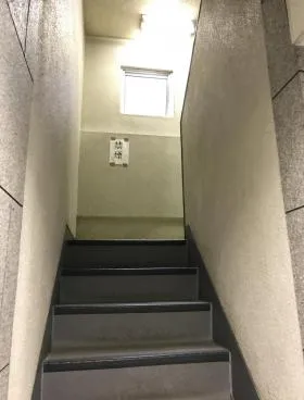 万寿金ビルの外観
