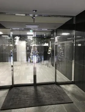 西新宿フォレストビルの外観