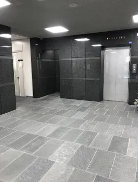 西新宿フォレストビルの外観