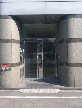 MRC(新宿5丁目ビル)の外観