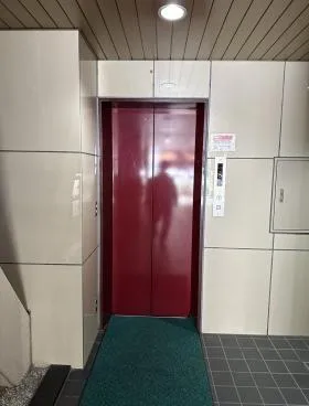 CIビルの外観