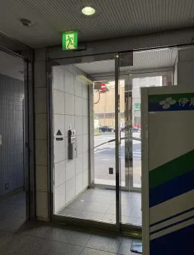 紀伊國屋ビルの外観