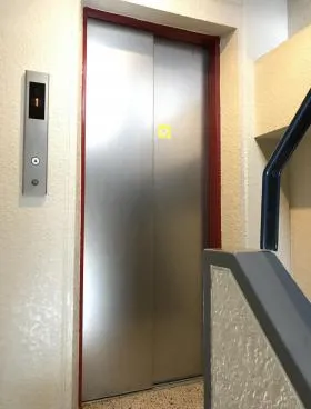 かどやビルの外観