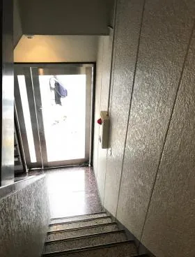 かどやビルの外観