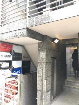 WEST CO.ビルの外観