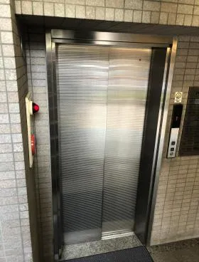 WEST CO.ビルの外観