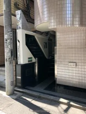 クリーンパレスの外観