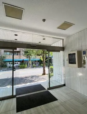 アームズワンビルの外観