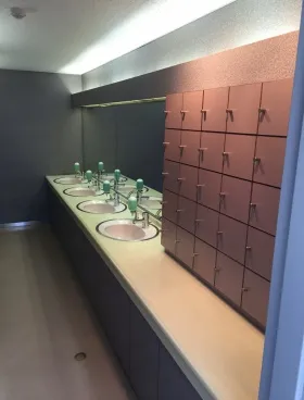 上野HSビルの外観