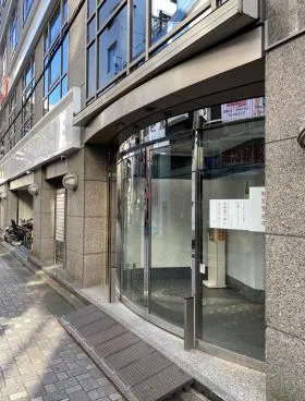 上野HSビルの外観