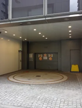 NMF新宿南口(旧NOF新宿南口)ビルの外観