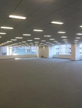 西新宿KSビルの外観