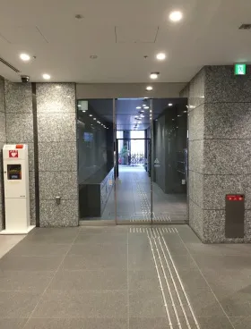 新四curumuビルの外観