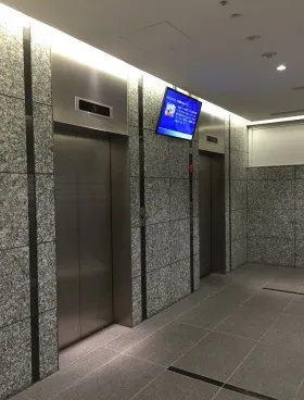 新四curumuビルの外観