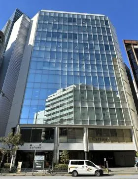 新四curumuビルの外観