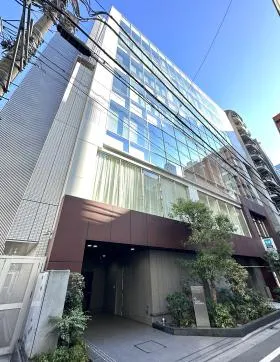 新四curumuビルの外観