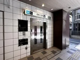 新四curumuビルの外観