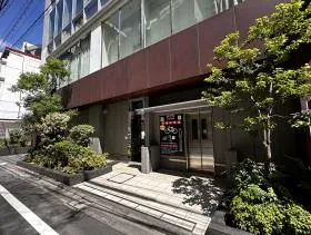 新四curumuビルの外観
