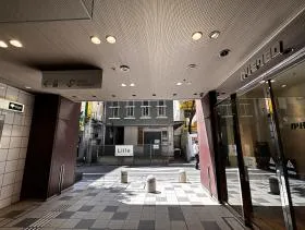 新四curumuビルの外観