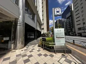 新四curumuビルの外観
