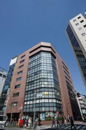 大橋御苑駅ビルの外観