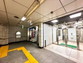 大橋御苑駅ビルの外観