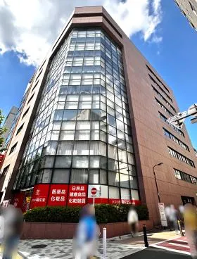大橋御苑駅ビルの外観