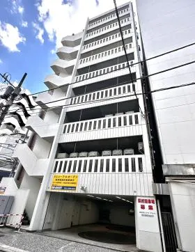大橋御苑駅ビルの外観
