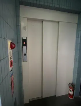 ケーティーイーストビルの外観