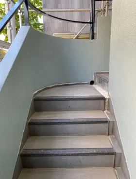ケーティーイーストビルの外観