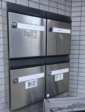 若松ビルの外観
