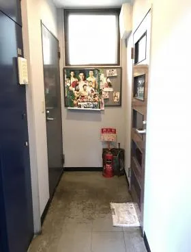 若松ビルの外観