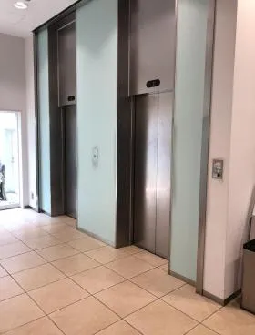 フロンティア四谷ビルの外観
