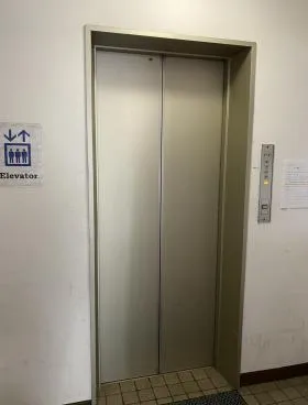荒井ビルの外観