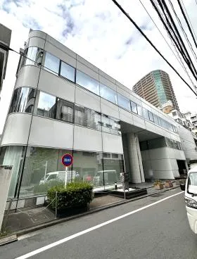 西新宿三晃ビルの外観