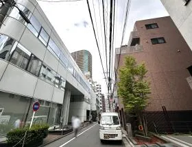 西新宿三晃ビルの外観